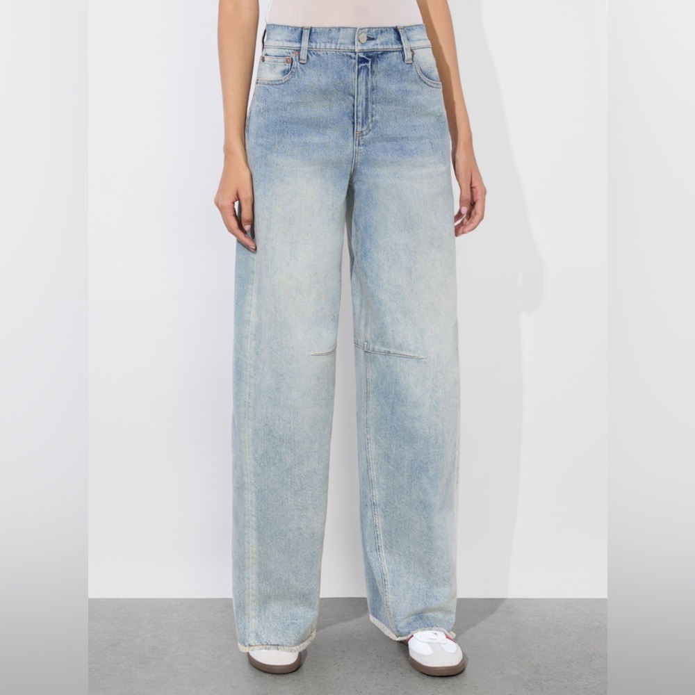 NWT Alice + Olivia Driggs Balloon Leg Barrel Jeans Sierra Light Blue Raw Hem